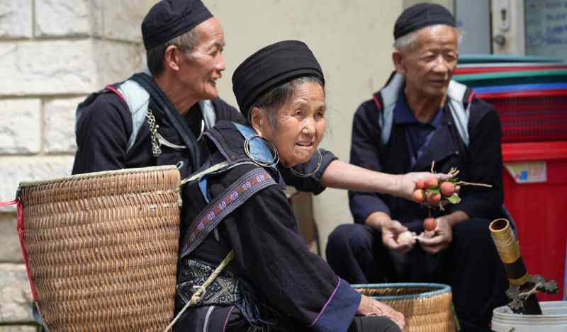 Full-Day Bac Ha Market & Hoang A Tuong Palace Tour (Sunday Only)
